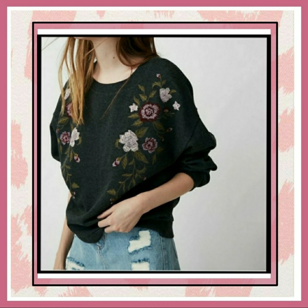 NWOT Embroidered Floral Pullover Size S
